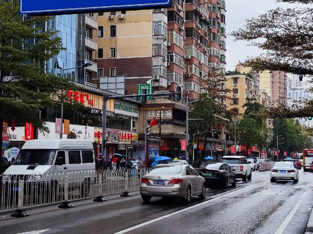 LED燈桿屏能否成為新一代的城市公共設(shè)施？