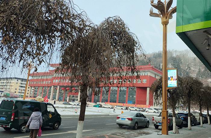 “四警齊發(fā)” 北方各地發(fā)布暴雪、結(jié)冰、大風(fēng)黃警和寒潮藍(lán)警，LED燈桿屏能否抵擋的住