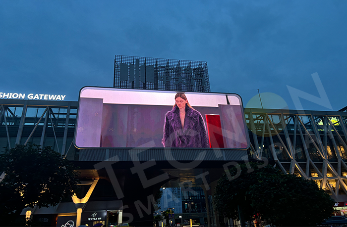 戶外廣告機扮靚城市“顏值”，促進產(chǎn)業(yè)發(fā)展