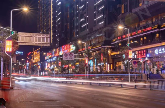 貴州遵義天津路嵌入式LED燈桿屏