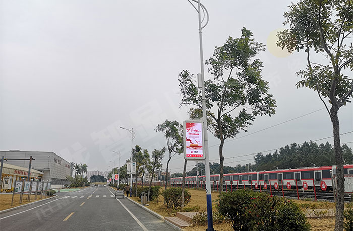 中國(guó)中車(chē)產(chǎn)業(yè)園LED燈桿屏.jpg