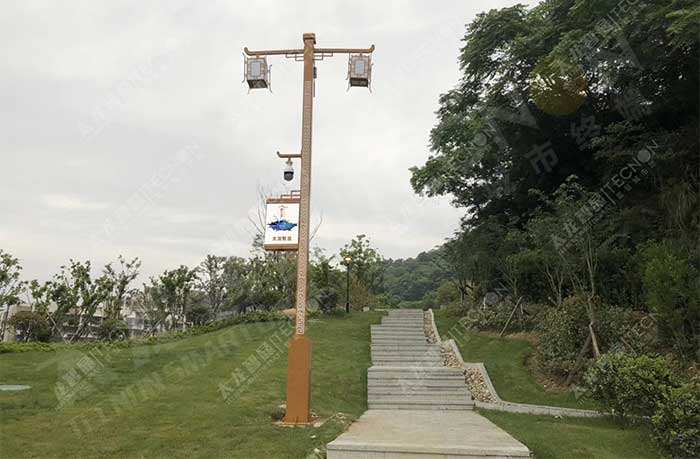 上海公園應用智慧燈桿屏：科技賦能城市生態(tài)空間